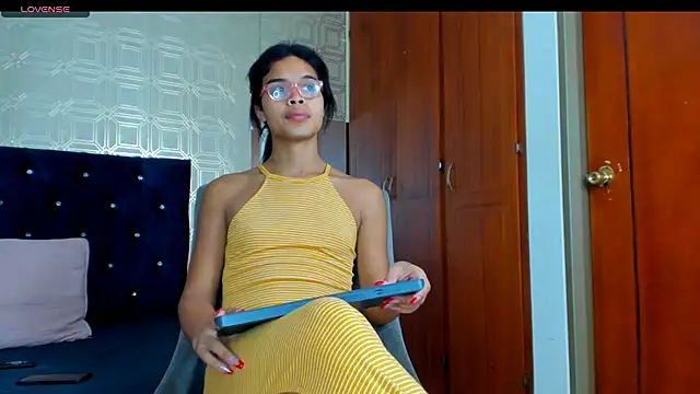 evelyn wine online show from March 19, 9:48 pm