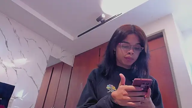 evelyn wine online show from October 13, 7:03 pm