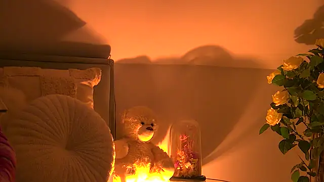 Snapshot of AngeliqueSkye chatting on December 4, 4:11 am AngeliqueSkye online show from December 4, 4:11 am