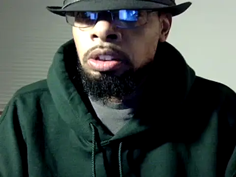 Snapshot of WhiskeyWood_DuhGOD chatting on December 27, 2:14 am WhiskeyWood DuhGOD online show from December 27, 2:14 am