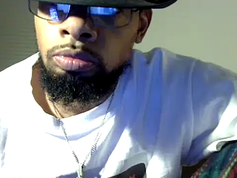 Snapshot of WhiskeyWood_DuhGOD chatting on December 31, 2:29 am WhiskeyWood DuhGOD online show from December 31, 2:29 am