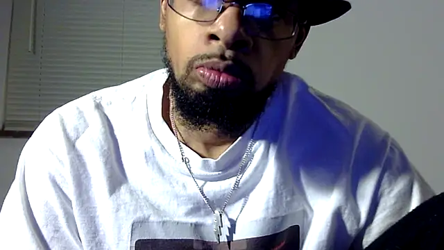 Snapshot of WhiskeyWood_DuhGOD chatting on March 4, 2:17 am WhiskeyWood DuhGOD online show from March 4, 2:17 am