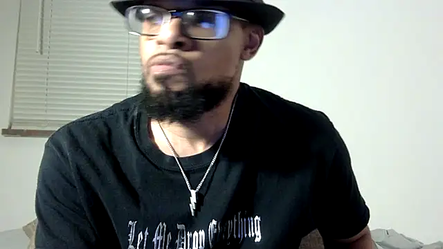 Snapshot of WhiskeyWood_DuhGOD chatting on September 21, 1:40 am WhiskeyWood DuhGOD online show from September 21, 1:40 am