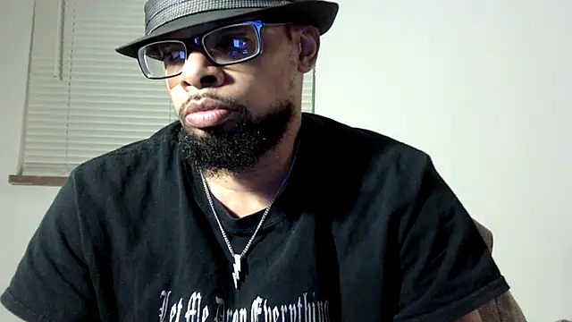 Snapshot of WhiskeyWood_DuhGOD chatting on November 2, 1:19 am WhiskeyWood DuhGOD online show from November 2, 1:19 am