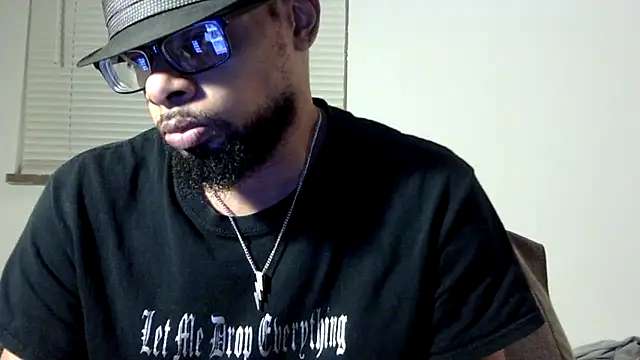 Snapshot of WhiskeyWood_DuhGOD chatting on November 3, 2:13 am WhiskeyWood DuhGOD online show from November 3, 2:13 am