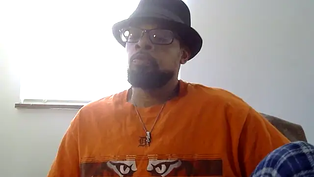 Snapshot of WhiskeyWood_DuhGOD chatting on November 6, 5:14 pm WhiskeyWood DuhGOD online show from November 6, 5:14 pm