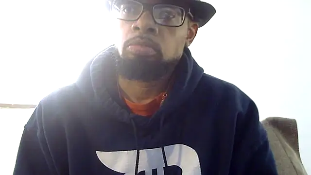 Snapshot of WhiskeyWood_DuhGOD chatting on November 17, 5:52 pm WhiskeyWood DuhGOD online show from November 17, 5:52 pm