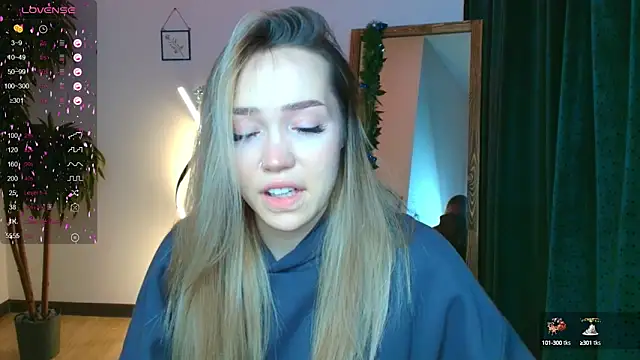 Snapshot of Evia_r0se chatting on January 3, 11:25 am Evia r0se online show from January 3, 11:25 am