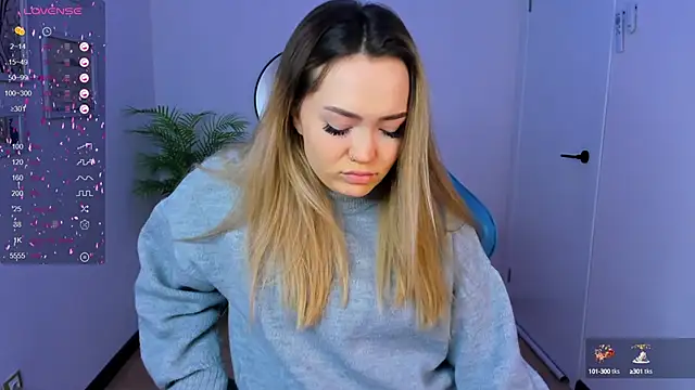 Snapshot of Evia_r0se chatting on January 5, 11:04 am Evia r0se online show from January 5, 11:04 am