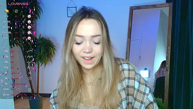 Snapshot of Evia_r0se chatting on January 9, 2:01 am Evia r0se online show from January 9, 2:01 am