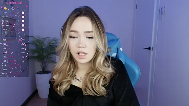 Snapshot of Evia_r0se chatting on January 28, 5:11 am Evia r0se online show from January 28, 5:11 am