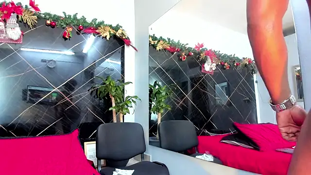 Snapshot of ronnie_7777 chatting on December 10, 2:16 am ronnie 7777 online show from December 10, 2:16 am