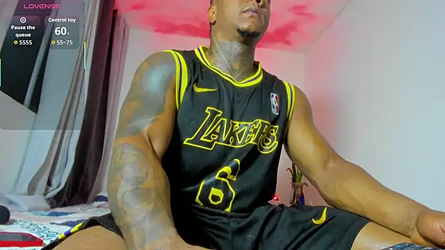 Snapshot of ronnie_7777 chatting on December 3, 2:19 am ronnie 7777 online show from December 3, 2:19 am