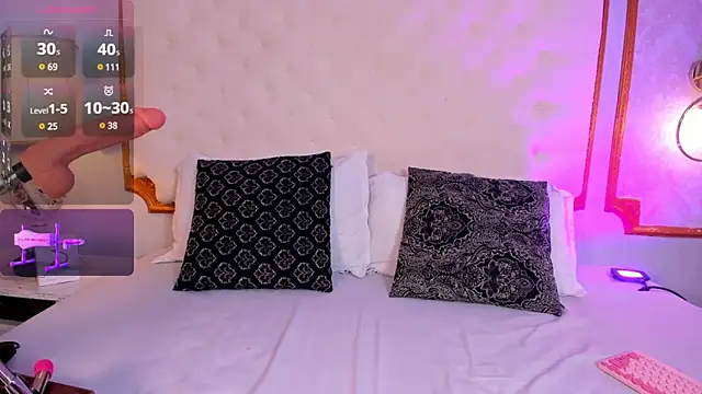 Snapshot of amy_nicolee chatting on March 4, 7:43 pm amy nicolee online show from March 4, 7:43 pm