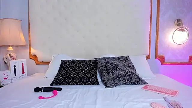 Snapshot of amy_nicolee chatting on March 19, 7:38 pm amy nicolee online show from March 19, 7:38 pm