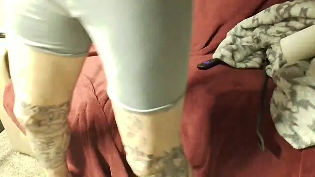 overaveragefreak4you online show from December 14, 9:58 am