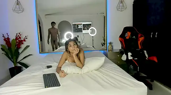 Snapshot of mia_and_masterboy chatting on December 3, 3:44 pm mia and masterboy online show from December 3, 3:44 pm