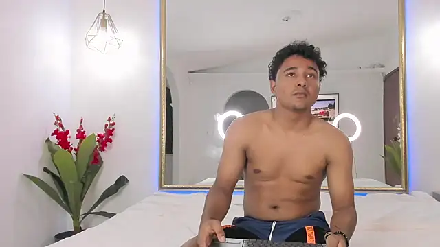 Snapshot of mia_and_masterboy chatting on December 10, 2:59 am mia and masterboy online show from December 10, 2:59 am