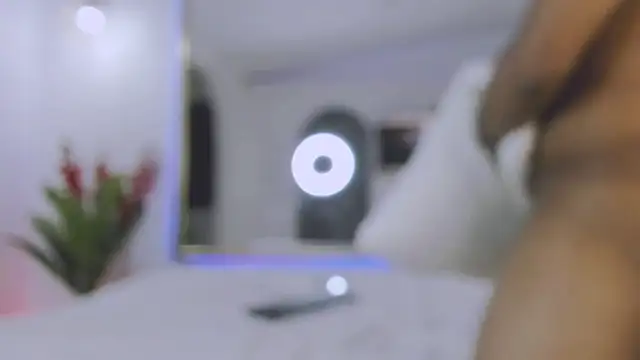 Snapshot of mia_and_masterboy chatting on December 15, 9:13 am mia and masterboy online show from December 15, 9:13 am