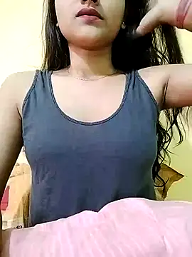 MISSQUEEN48 online show from February 11, 6:30 am