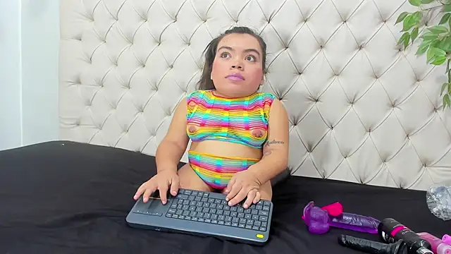 Michelle Brooks online show from February 3, 11:05 pm