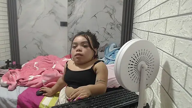 Michelle Brooks online show from March 15, 4:24 am