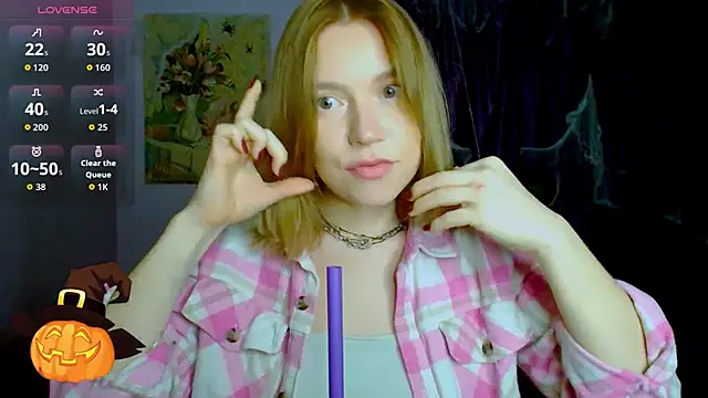 Snapshot of TaylorBre chatting on November 4, 5:39 am TaylorBre online show from November 4, 5:39 am