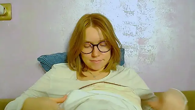 Snapshot of TaylorBre chatting on November 10, 6:51 pm TaylorBre online show from November 10, 6:51 pm