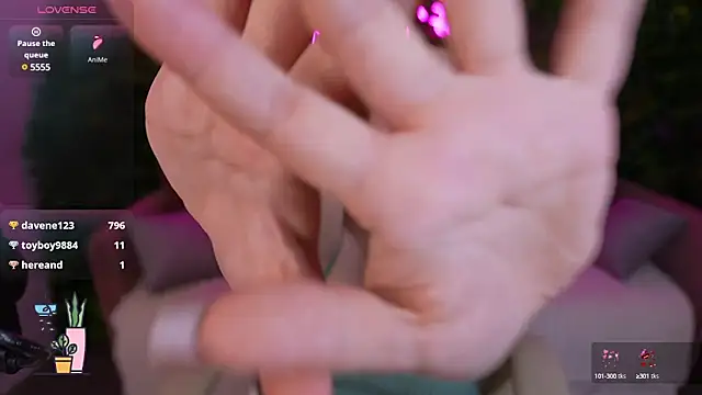 Snapshot of LovelyBell chatting on March 8, 1:57 pm LovelyBell online show from March 8, 1:57 pm