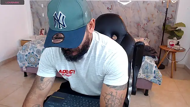 hanz col online show from December 3, 3:43 pm