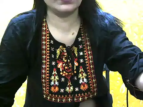 Snapshot of l_l_ish chatting on February 18, 11:00 am l l ish online show from February 18, 11:00 am