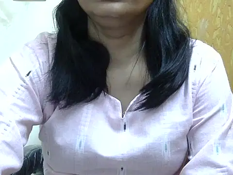 Snapshot of l_l_ish chatting on October 7, 5:04 am l l ish online show from October 7, 5:04 am