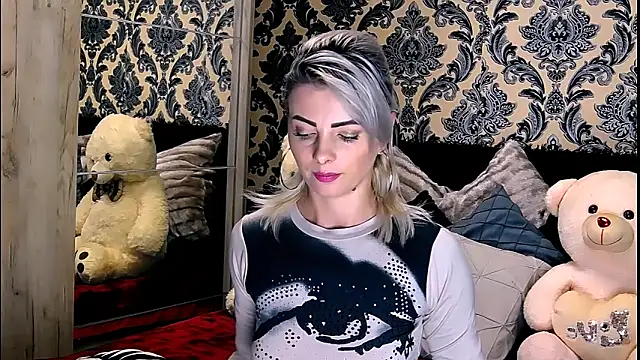 Snapshot of Aly_girl1 chatting on December 10, 12:38 pm Aly girl1 online show from December 10, 12:38 pm