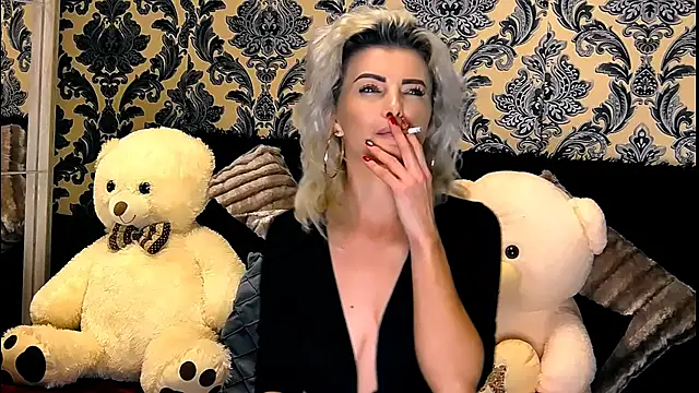 Snapshot of Aly_girl1 chatting on December 11, 1:17 pm Aly girl1 online show from December 11, 1:17 pm