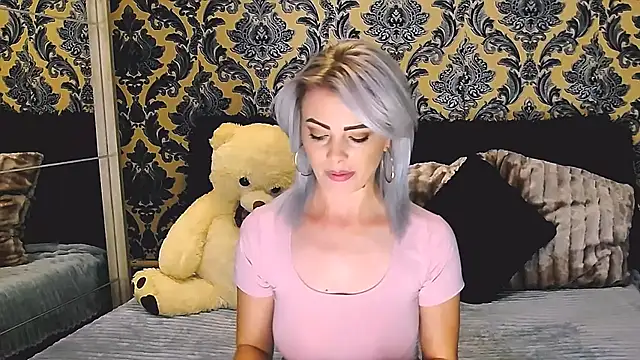 Snapshot of Aly_girl1 chatting on February 6, 10:59 am Aly girl1 online show from February 6, 10:59 am