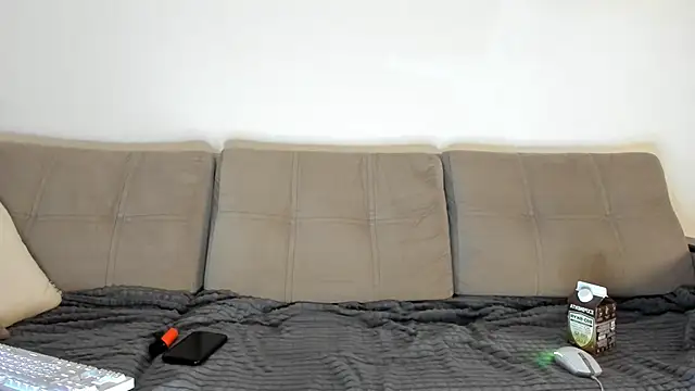 Snapshot of Ian_Connery chatting on December 13, 5:10 pm Ian Connery online show from December 13, 5:10 pm