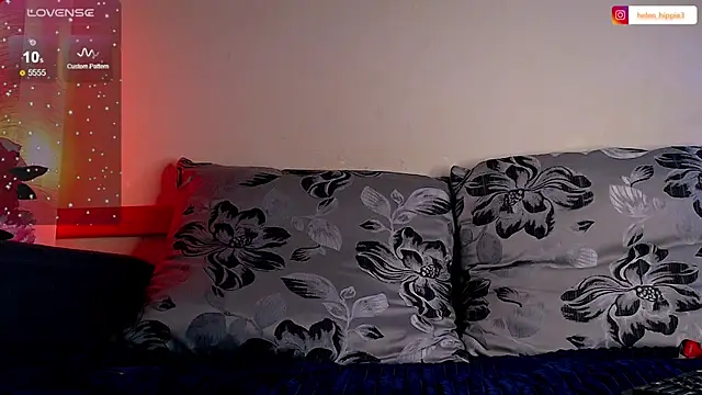 Snapshot of FoxRineHelen chatting on December 4, 12:41 am FoxRineHelen online show from December 4, 12:41 am