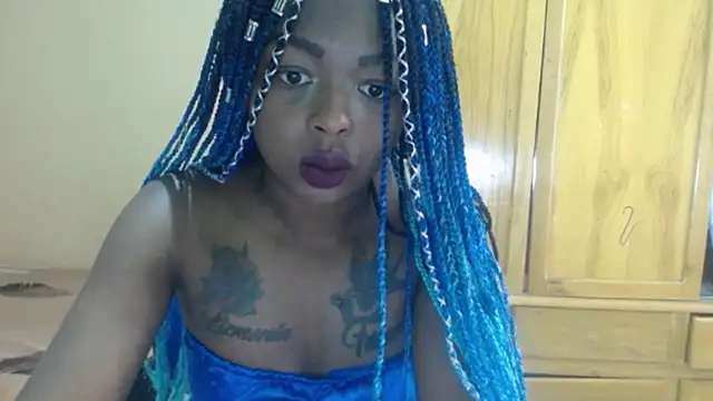 Snapshot of _Zooee chatting on January 27, 1:19 pm Zooee online show from January 27, 1:19 pm