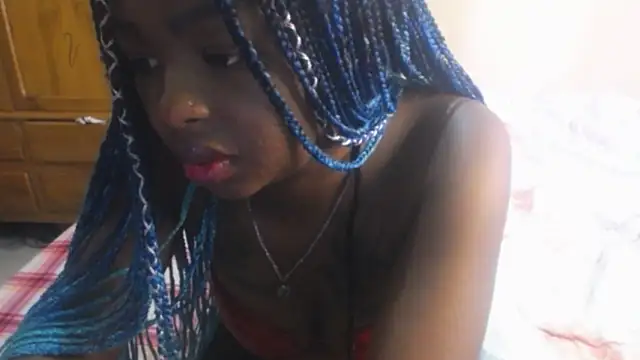 Snapshot of _Zooee chatting on February 10, 1:55 pm Zooee online show from February 10, 1:55 pm