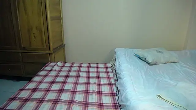 Snapshot of _Zooee chatting on February 11, 2:13 pm Zooee online show from February 11, 2:13 pm