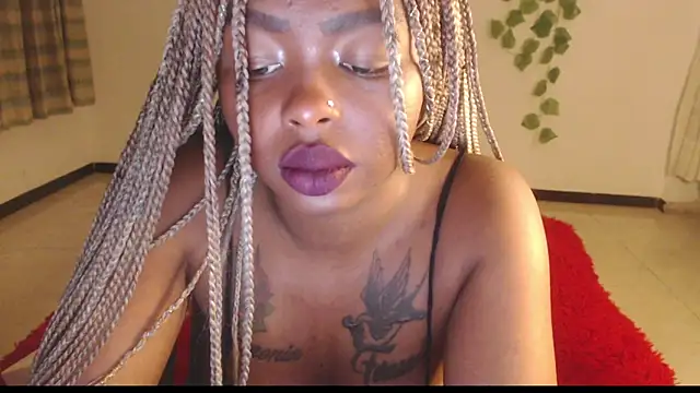 Snapshot of _Zooee chatting on September 14, 2:33 am Zooee online show from September 14, 2:33 am