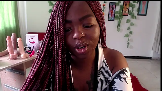 Snapshot of _Zooee chatting on November 19, 5:13 pm Zooee online show from November 19, 5:13 pm