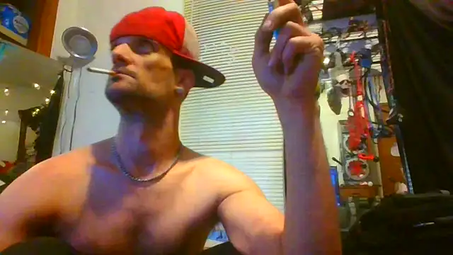 Snapshot of slinginbigD chatting on December 27, 10:48 pm slinginbigD online show from December 27, 10:48 pm