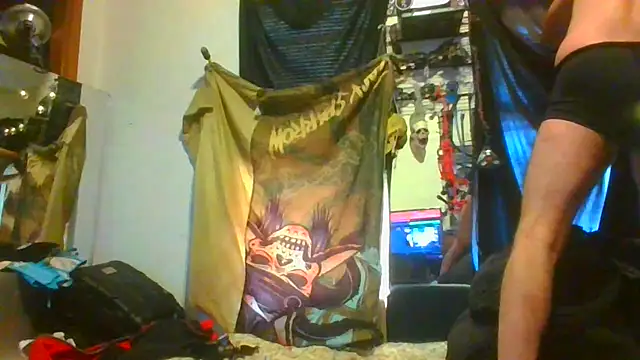 Snapshot of slinginbigD chatting on January 2, 6:01 pm slinginbigD online show from January 2, 6:01 pm