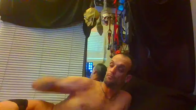 Snapshot of slinginbigD chatting on January 4, 11:11 am slinginbigD online show from January 4, 11:11 am