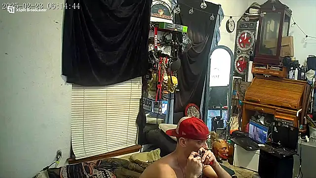 Snapshot of slinginbigD chatting on February 23, 12:16 pm slinginbigD online show from February 23, 12:16 pm