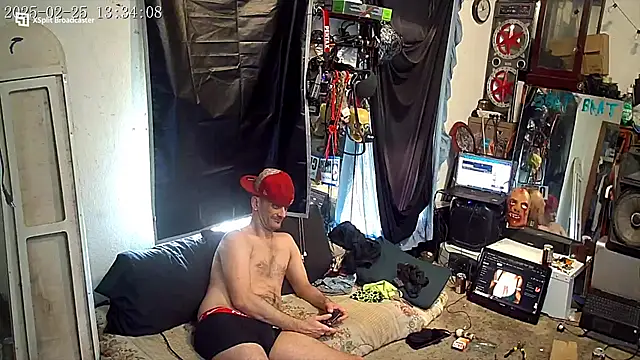 Snapshot of slinginbigD chatting on February 25, 7:36 pm slinginbigD online show from February 25, 7:36 pm