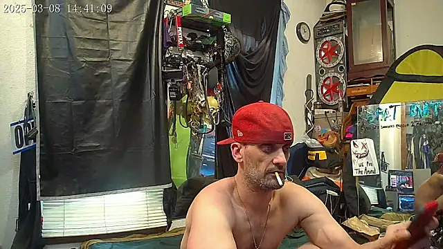 Snapshot of slinginbigD chatting on March 8, 8:46 pm slinginbigD online show from March 8, 8:46 pm