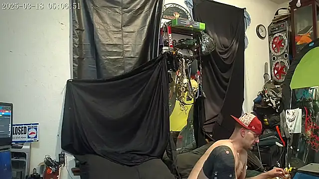 Snapshot of slinginbigD chatting on March 18, 11:08 am slinginbigD online show from March 18, 11:08 am