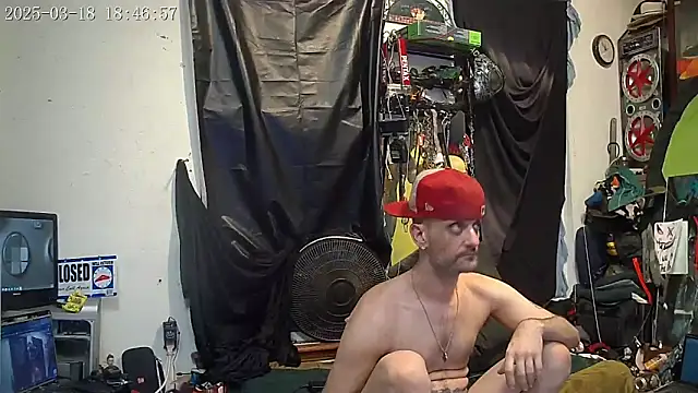 Snapshot of slinginbigD chatting on March 19, 12:48 am slinginbigD online show from March 19, 12:48 am